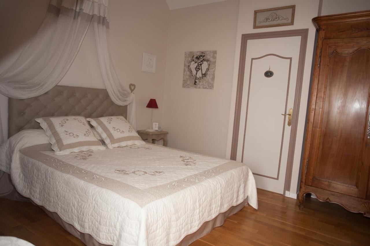 Les Jarrieres Bed & Breakfast Dame-Marie-les-Bois Exterior photo
