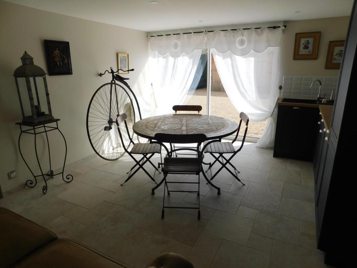 Les Jarrieres Bed & Breakfast Dame-Marie-les-Bois Exterior photo